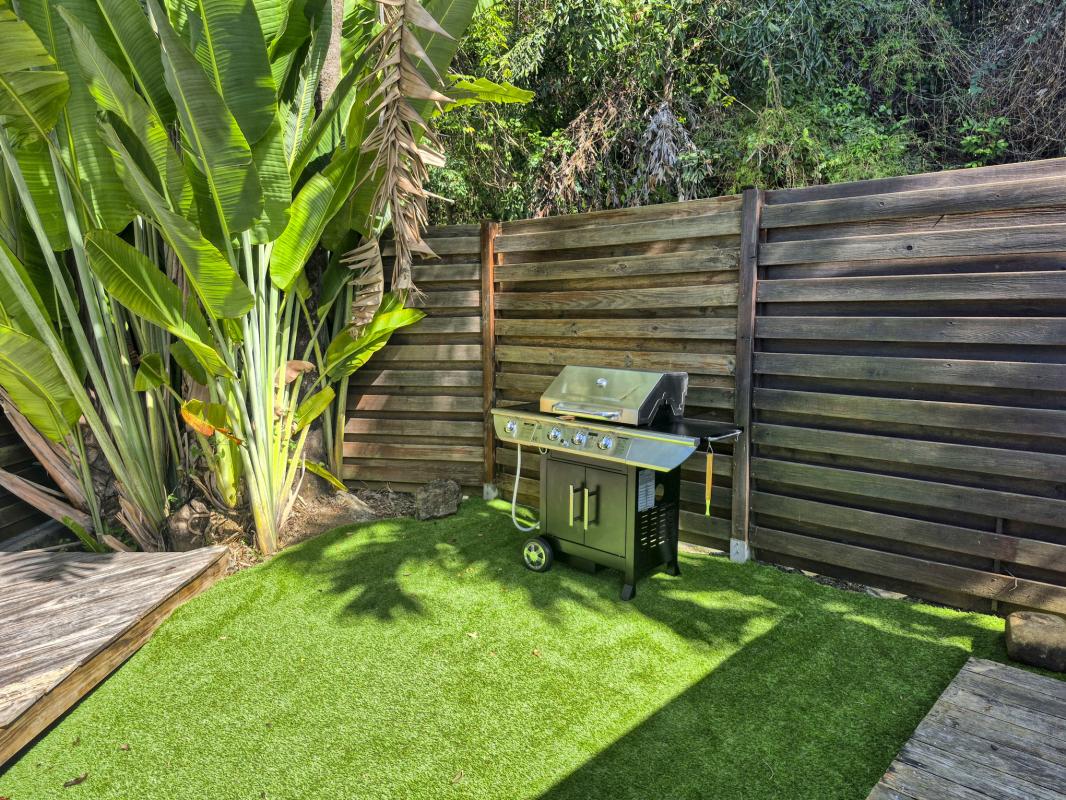 26.Location Villa piscine vue mer Deshaies Guadeloupe_Barbecue